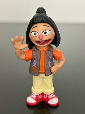 Sesame Street Place Ji-Young Fill A Bus 3" Toy Sea World Busch PVC Figure